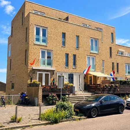 & * Zandvoort